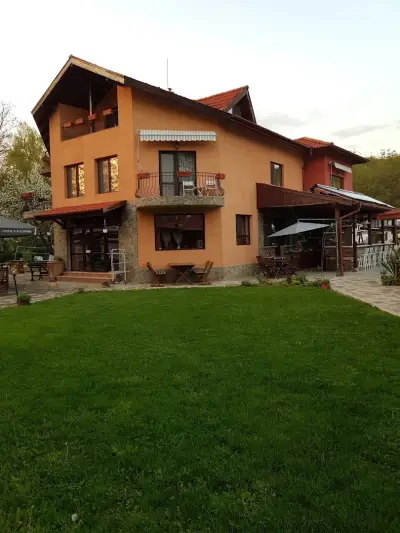 Къща за гости "Там край реката "