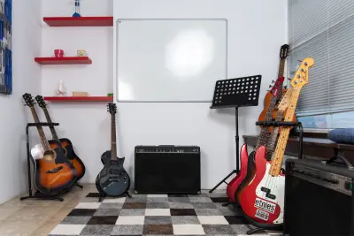 Музикална Школа "Sound Circle" - Уроци по Китара, Бас, Барабани, Пиано, Пеене, Рисуване