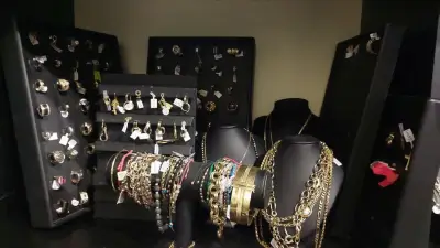 Заложна Къща Монарх 1