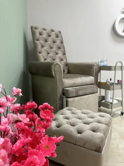 Contrast NAIL SALON