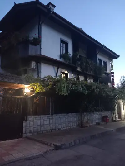 Хотел Вароша