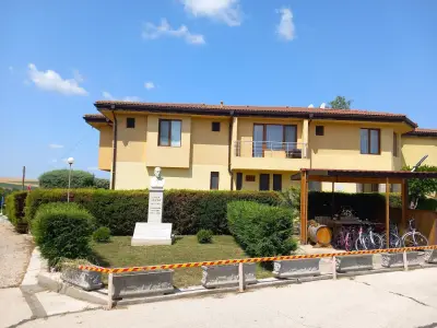 Винарска изба Тодор Опрев - Винен туризъм Добротица Североизток