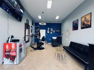The Blind Barber Barbershop / Бръснарница