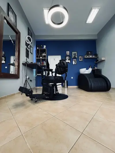 The Blind Barber Barbershop / Бръснарница