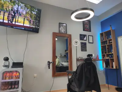 The Blind Barber Barbershop / Бръснарница