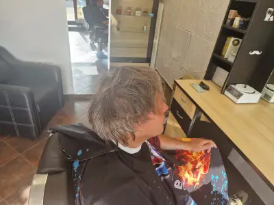 Barber Shop Bansko Бръснарски Салон ул. Пирин 34