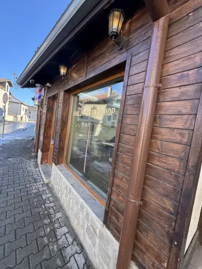 Vanilla BarberShop | Бръснарница Банско | Мъжко и Дамско подстригване | Боядисване | Оформяне на брада