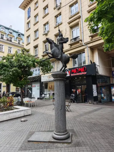 Площад Гарибалди