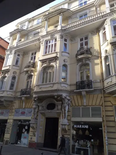 Площад Гарибалди