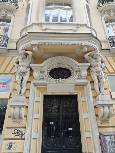 Площад Гарибалди