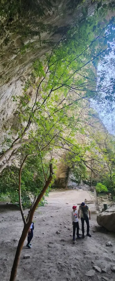 13. Голямата пещера