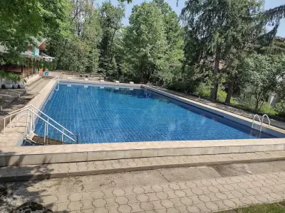 Общински басейн "Бързия"