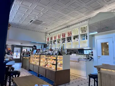 The RITZ Specialty Coffee - Спешълти кафе, Аперитив и Сладки