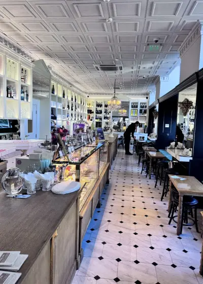 The RITZ Specialty Coffee - Спешълти кафе, Аперитив и Сладки