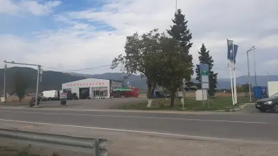 Service and Tire center - Fast food