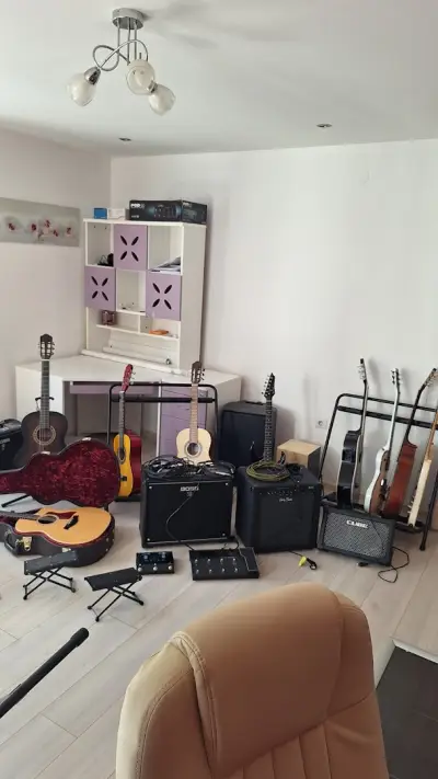 Музикално училище - Rhythm-Academy - уроци по пеене, пиано, барабани, китара и бас китара
