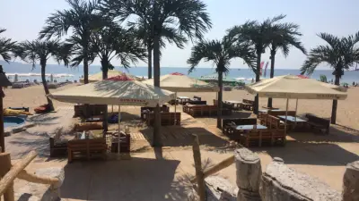 Lazur Beach Bar & Grill
