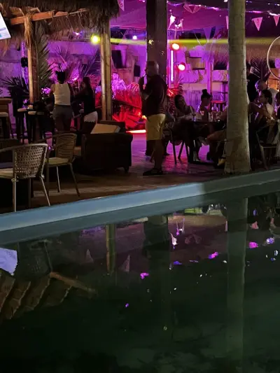 Lazur Beach Bar & Grill