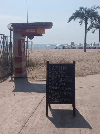 Lazur Beach Bar & Grill