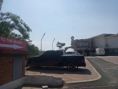 Lazur Beach Bar & Grill