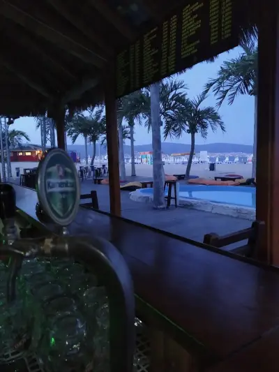 Lazur Beach Bar & Grill