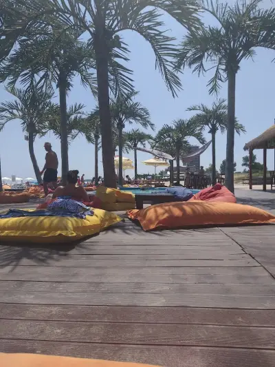 Lazur Beach Bar & Grill