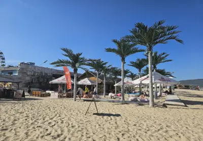 Lazur Beach Bar & Grill