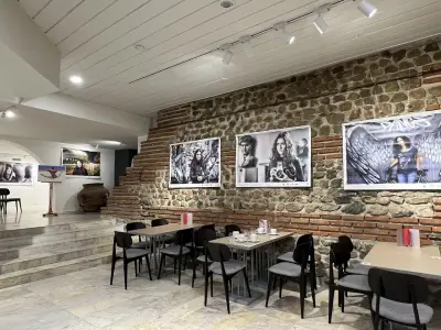 Клуб на фоторепортерите/ Pressfhoto club wine bar gallery