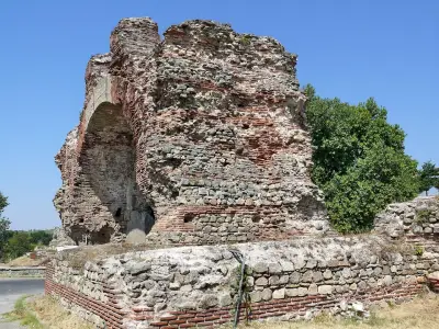 Южна крепостна порта (Камилите)