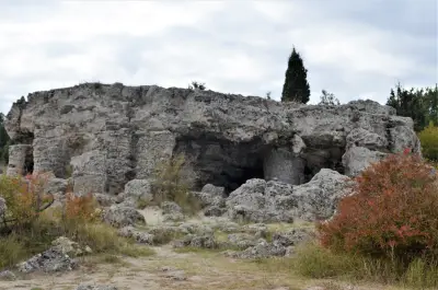 Побити камъни