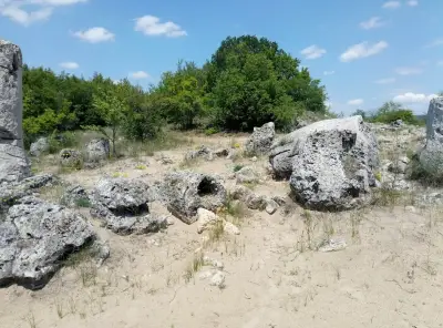 Побити камъни