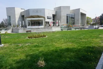 Културен Център и Библиотека