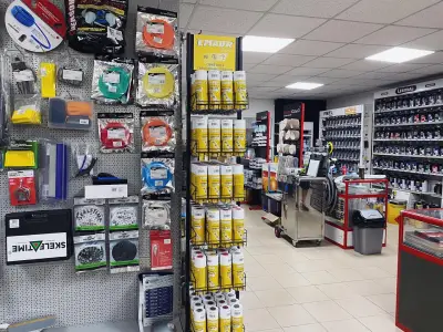 Магазин за бои и авторепаратура COLORHEL