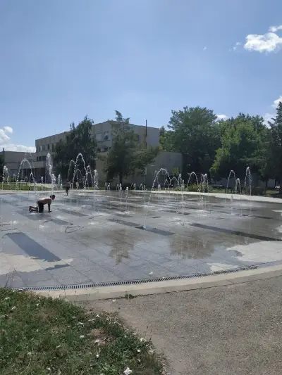 Детска площадка при спортната зала