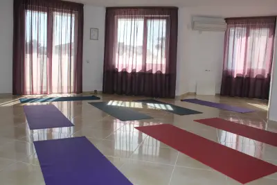 YOGA LIFE