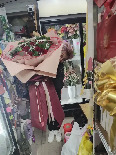 Магазин за цветя и сувенири