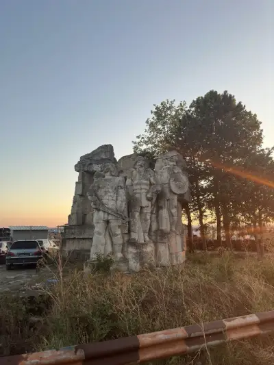 Паметник на Тримата братя