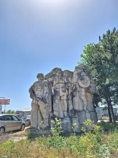 Паметник на Тримата братя
