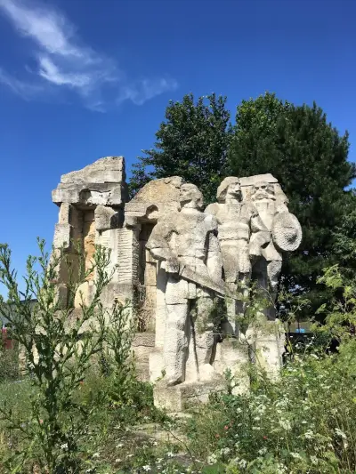 Паметник на Тримата братя