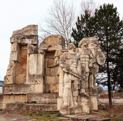 Паметник на Тримата братя