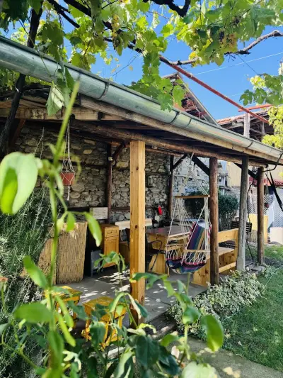 Къща за гости Искра (с винарна) ,село Ветрен дол
