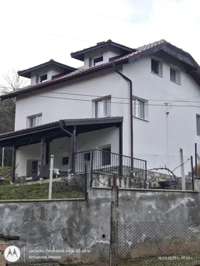 Бялата къща в Слатина