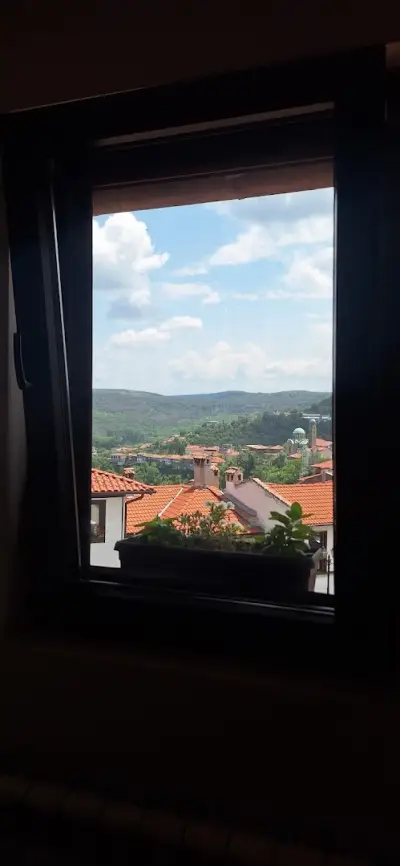 LAZARA Guest House