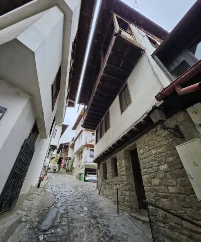 LAZARA Guest House