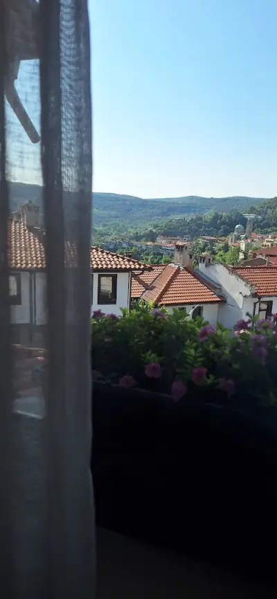 LAZARA Guest House