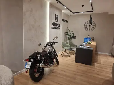 Park Hotel Novel