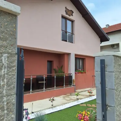 Александровата Къща - Aleksandar Guest House with Garden and Pool