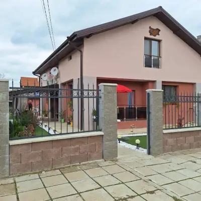 Александровата Къща - Aleksandar Guest House with Garden and Pool