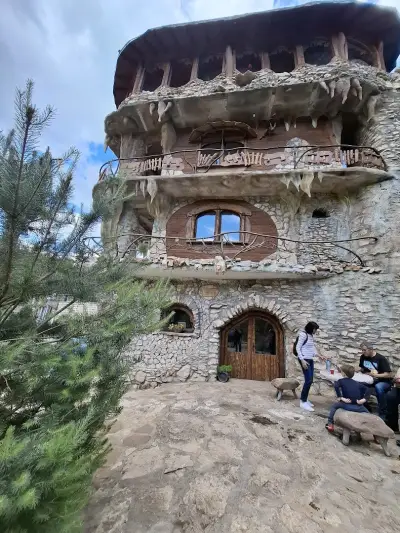 ЗЛАТЕН ПАРК КАФЕ СЛАДКАРНИЦА