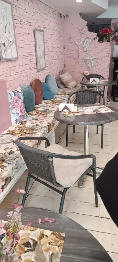 Raya's Rolls Café & Bakery